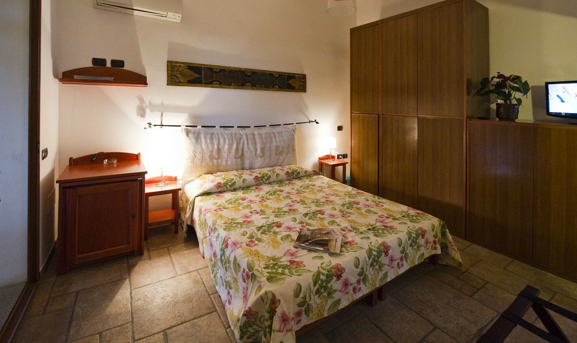 Villaggio Camping Spiaggia Del Riso 빌라시미우스 외부 사진